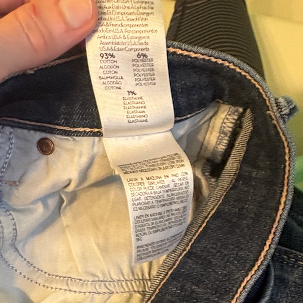 Dark Wash Denim Women's Cutoff Shorts. Mother the charmer fray short. 27 euc - Picture 4 of 12